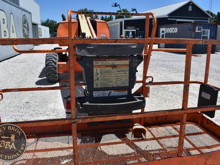 2015-jlg-600s-image-22