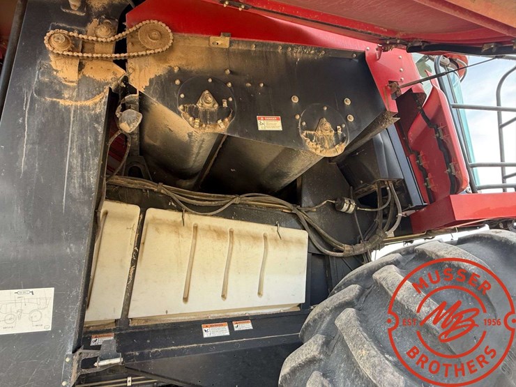 case-ih-7010-image-12