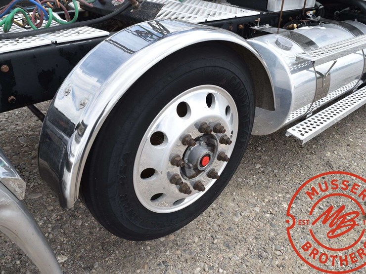 2016-kenworth-t880-image-36
