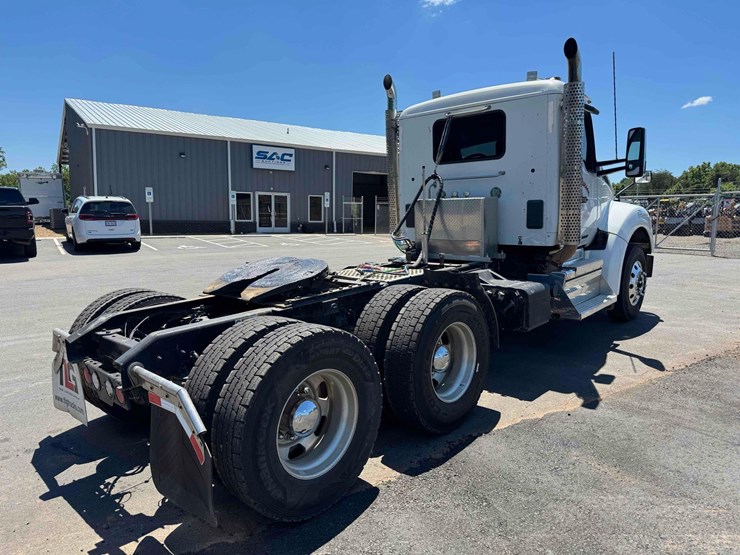 2021-kenworth-t880-image-5