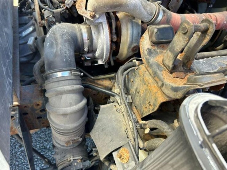 2015-isuzu-nrr-image-32