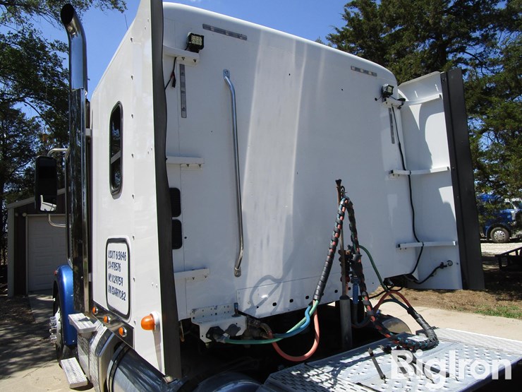 2016-freightliner-122sd-image-13