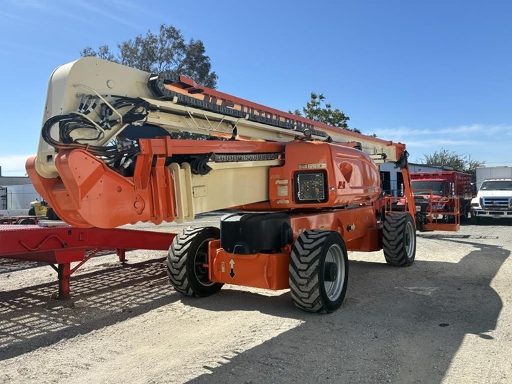 2016-jlg-1250ajp-image-3