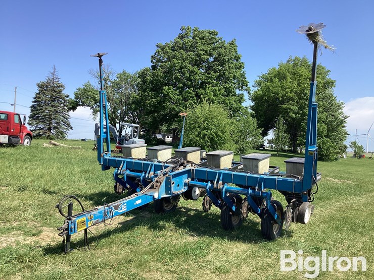 john-deere-300-image-1
