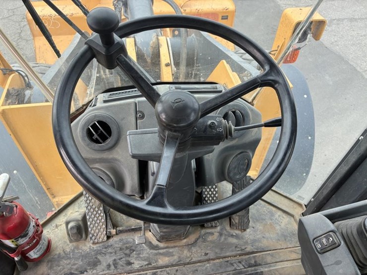 2018-deere-644k-image-18