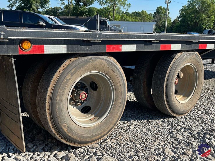 2025-c-&-w-trailers-dual-t/a-flatbed-gooseneck-trailer-image-9