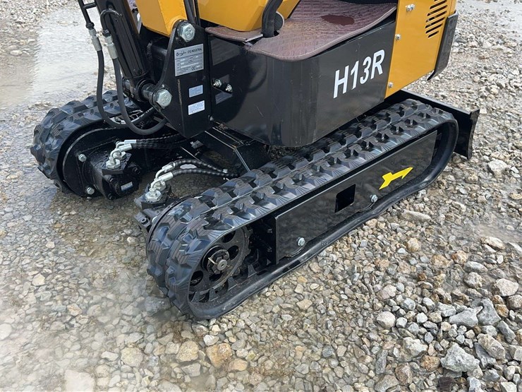 cfg-industrial-h13r-mini-excavator-image-3