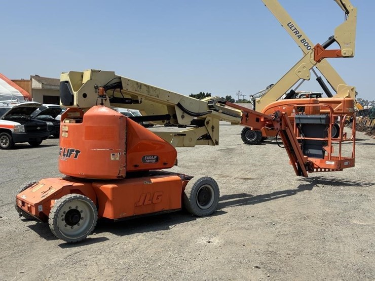 2012-jlg-e400ajpn-image-3