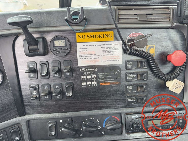 2007-freightliner-columbia-120-image-20