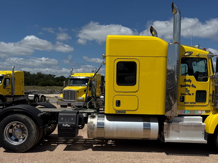 2014-kenworth-t800-image-4