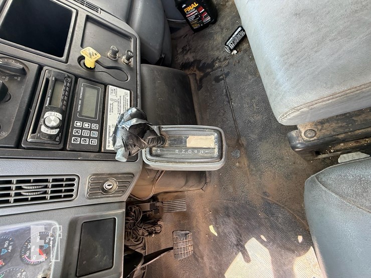 2007-international-durastar-4300-image-7