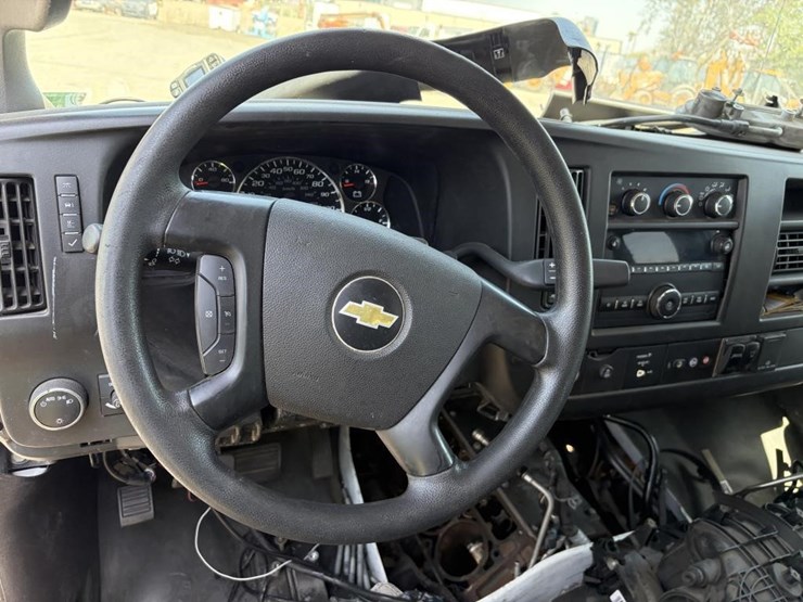 2016-chevrolet-express-3500-image-16
