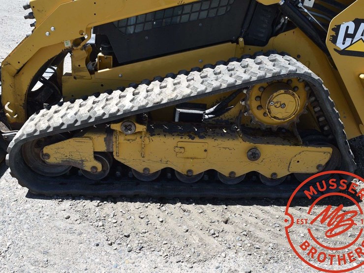 2016-caterpillar-d2-image-28