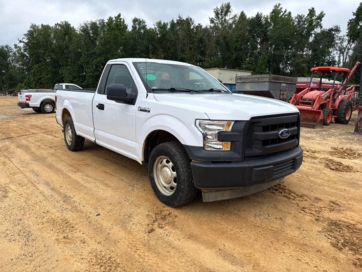 2017-ford-f150-xl-image-1