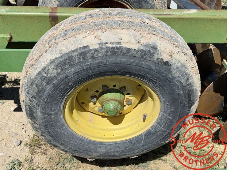 john-deere-235-image-17