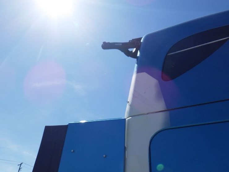 2014-freightliner-cascadia-125-evolution-image-7