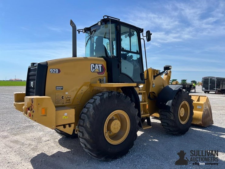 2022-caterpillar-920-image-5