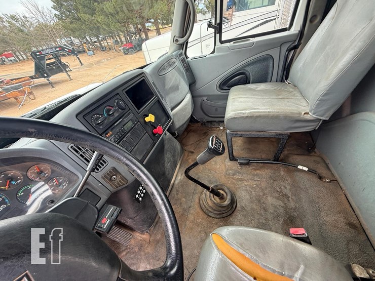 2002-international-durastar-4400-image-9
