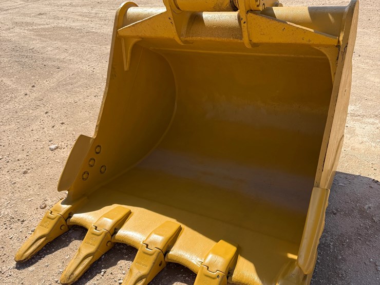 2023-caterpillar-330-image-6