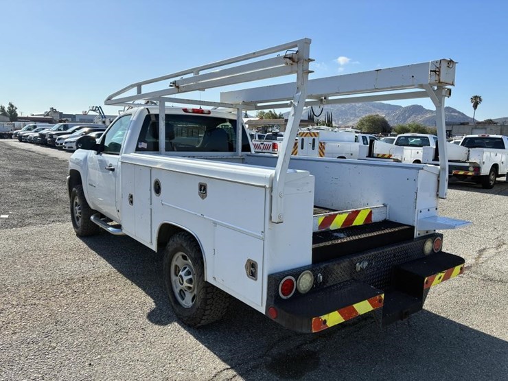 2012-chevrolet-2500hd-image-4