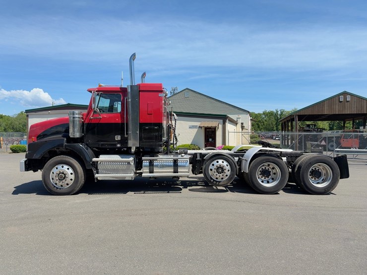 2011-western-star-4900sa-image-2