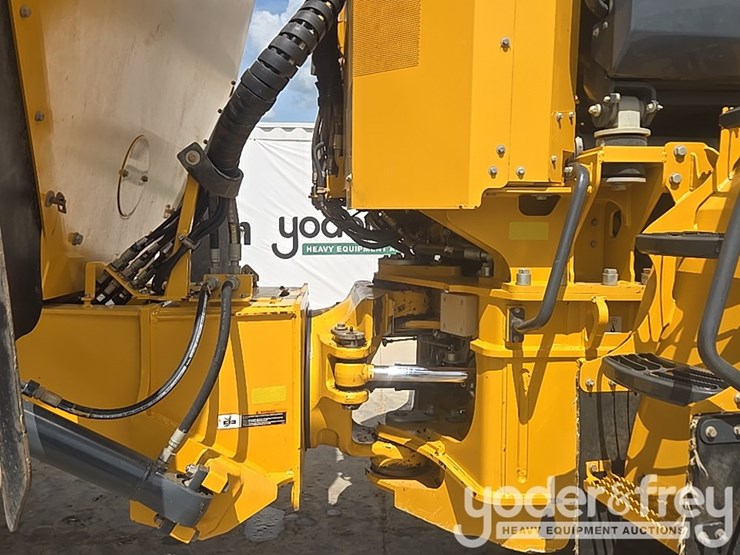 2023-deere-260e-image-21