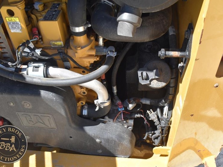 2021-caterpillar-262d3-image-34