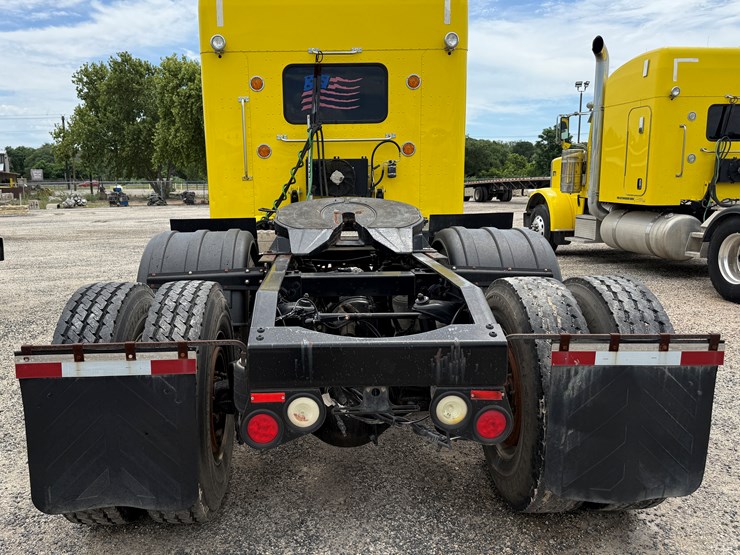 2014-peterbilt-389-image-6