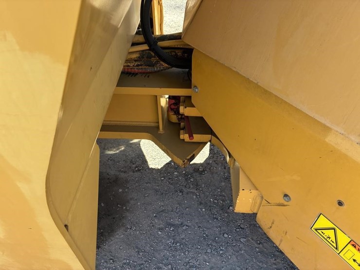 2009-caterpillar-cb-434d-image-11