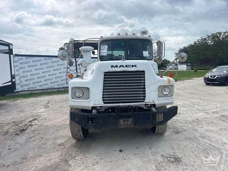 1998-mack-dm690s-image-27