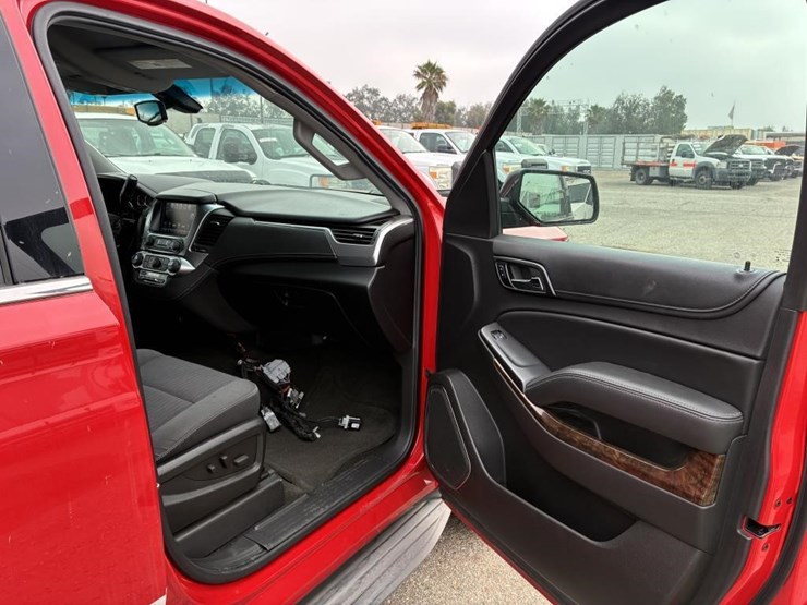 2016-chevrolet-suburban-image-9