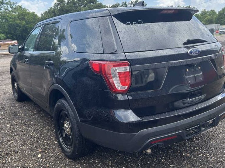 2017-ford-explorer-image-8