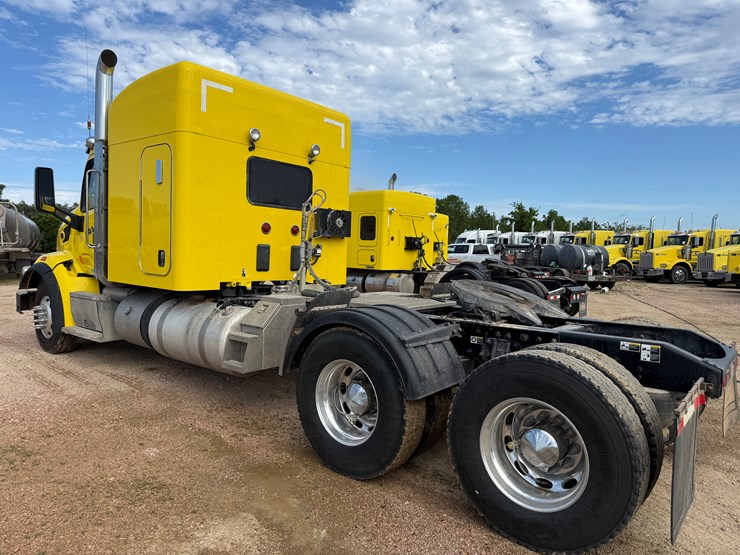 2018-peterbilt-567-image-7