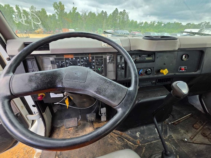 2001-international-4900-image-15
