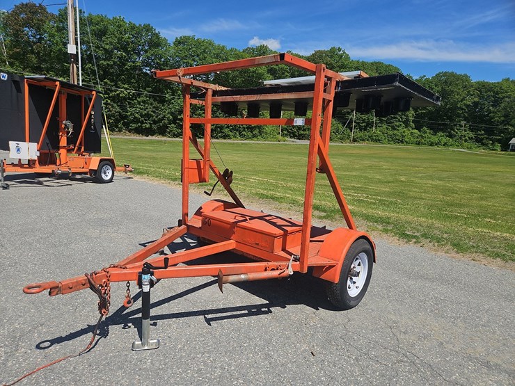 trafcon-tow-behind-arrow-board-image-1