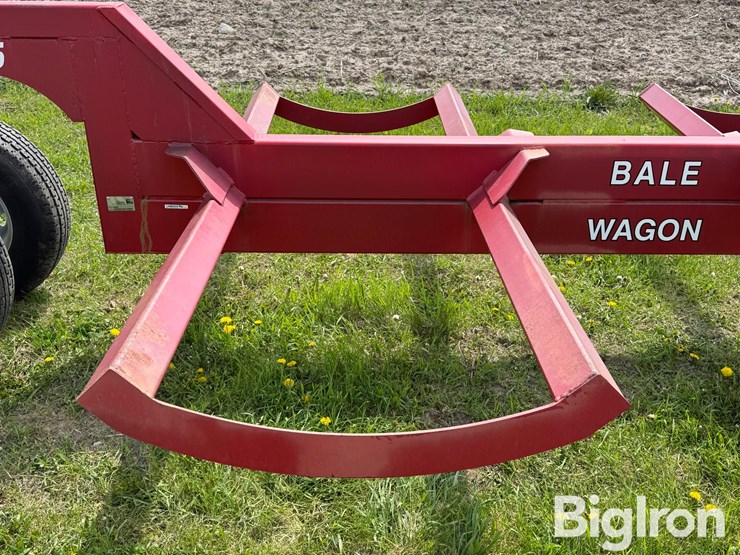 2019-industrias-america-825-round-hay-bale-wagon-image-16