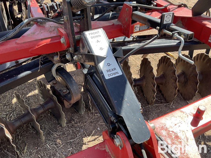 case-ih-330-image-12