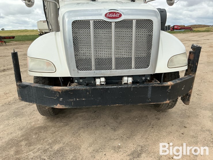 2015-peterbilt-337-image-11
