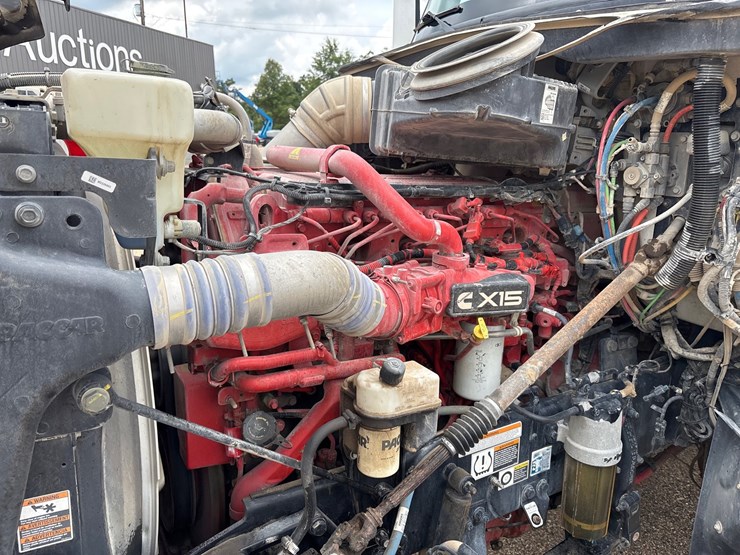 2020-peterbilt-567-image-16