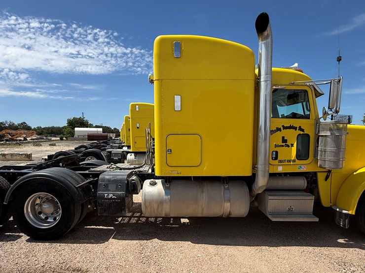 2014-peterbilt-389-image-4