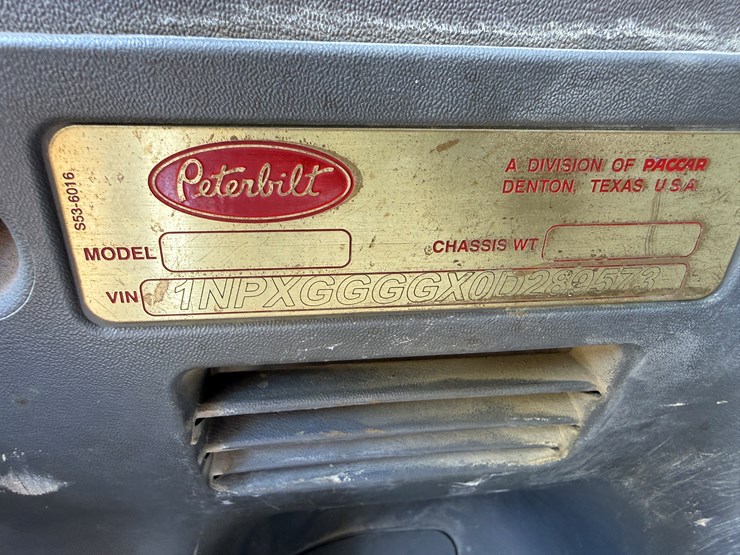 2014-peterbilt-389-image-19