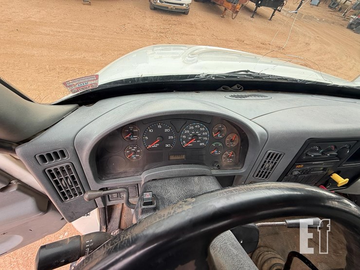 2002-international-durastar-4400-image-10