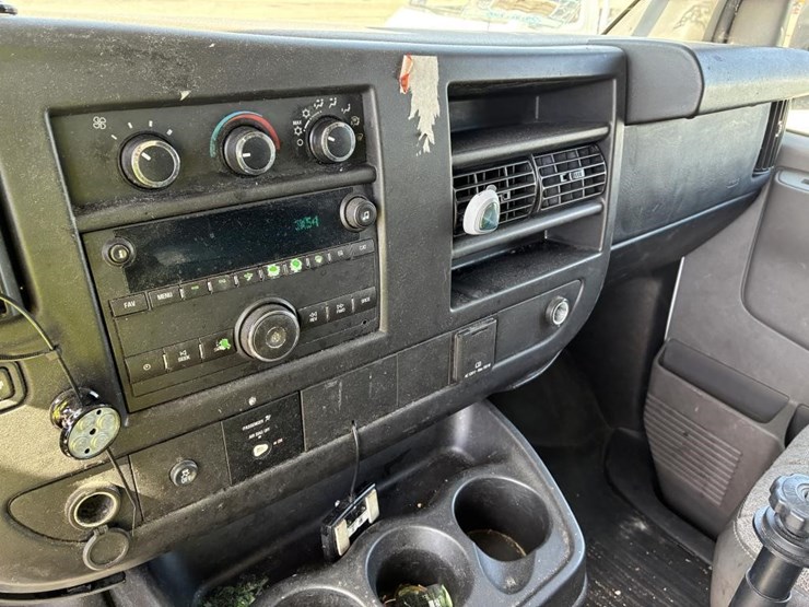 2016-chevrolet-express-2500-image-17