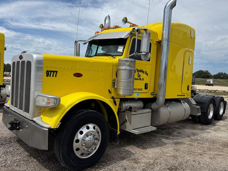 2015-peterbilt-389-image-1