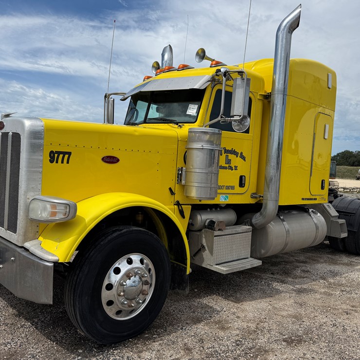 2015 PETERBILT 389