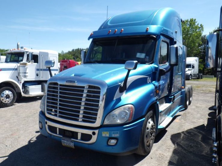 2014-freightliner-cascadia-125-evolution-image-1