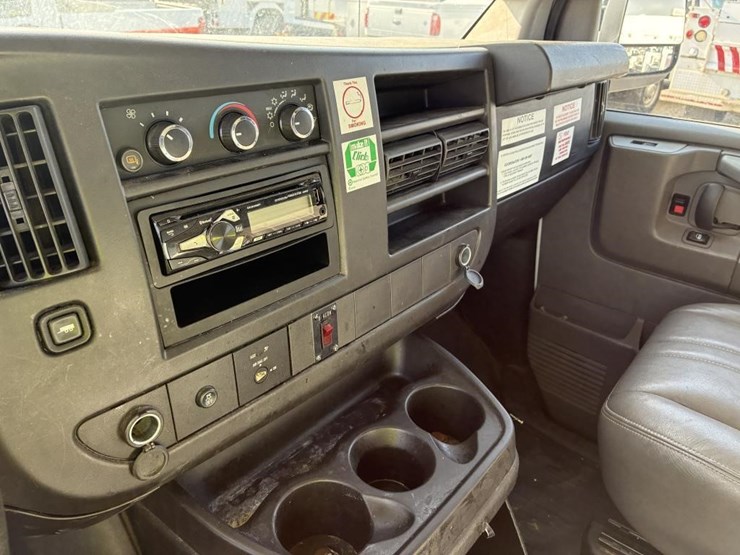 2014-chevrolet-express-3500-image-17