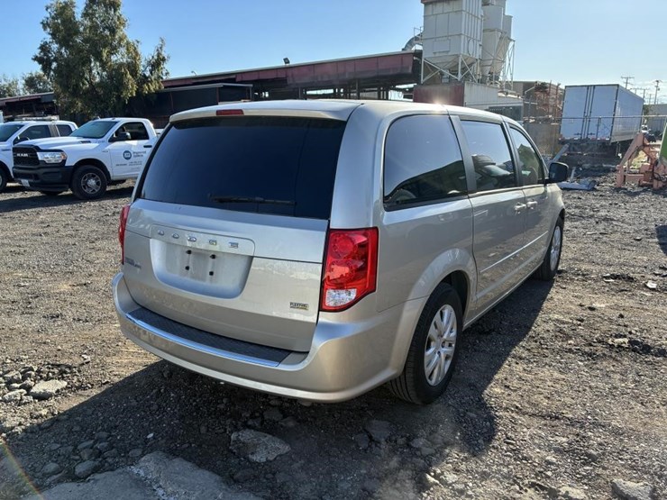 2016-dodge-grand-caravan-image-3