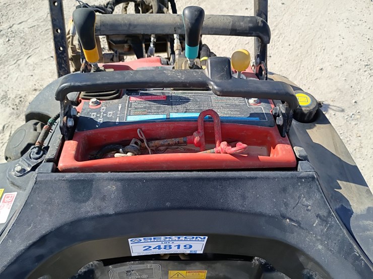 2017-ditch-witch-r300-image-23
