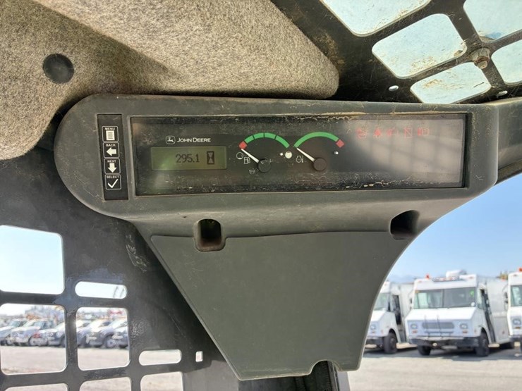 2023-deere-317g-image-16